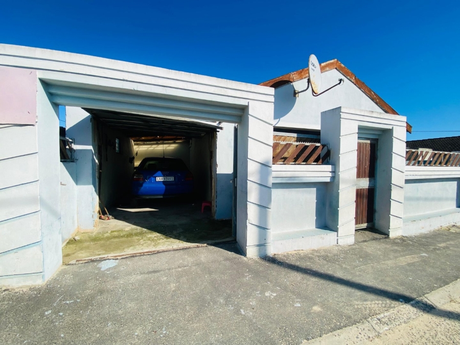 4 Bedroom Property for Sale in Umrhabulo Triangle Western Cape